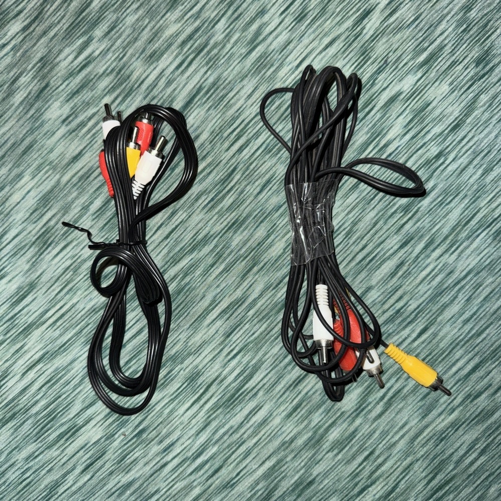 2 RCA Cables 4.5 Ft‎ (red/white/yellow)